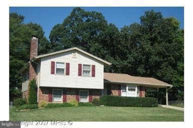 1932 Hull Road Vienna, VA 22182 - Photo 2 of 3 Exterior (Front)