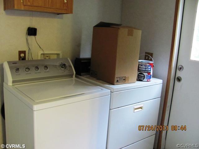 9915 Wheaton Road Petersburg, VA 23803 - Photo 8 of 12 Laundry - laundry room
