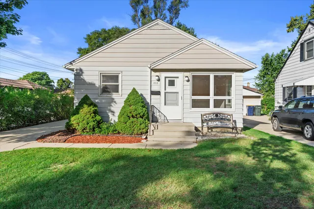$250,000 | 1353 South 110th Street, West Allis, WI 53214