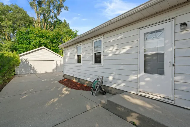 $250,000 | 1353 South 110th Street, West Allis, WI 53214