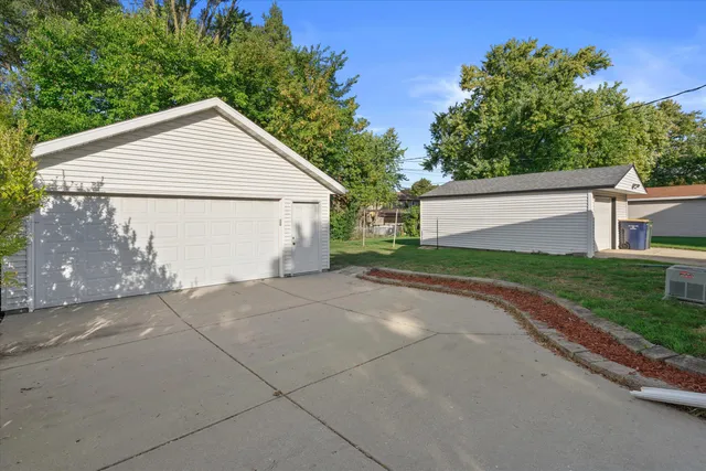 $250,000 | 1353 South 110th Street, West Allis, WI 53214