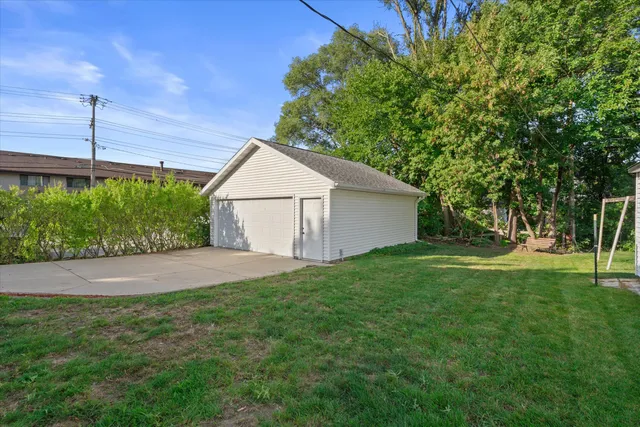 $250,000 | 1353 South 110th Street, West Allis, WI 53214