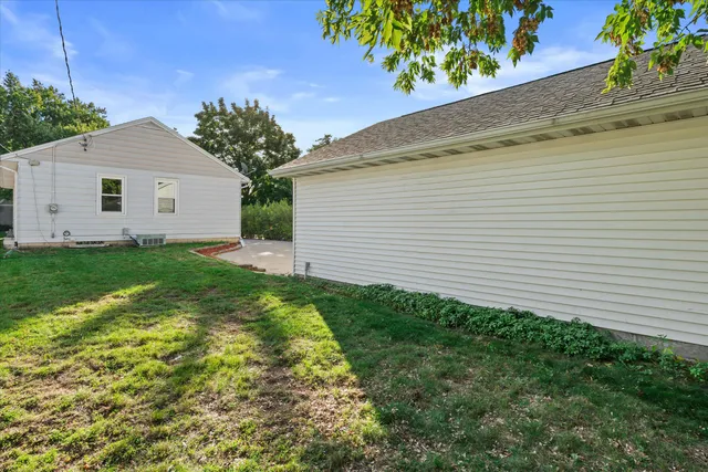 $250,000 | 1353 South 110th Street, West Allis, WI 53214