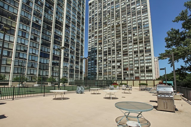5445 North Sheridan Road, Unit 3404 Chicago, IL 60640 - Photo 23 of 24 a building with table and chairs