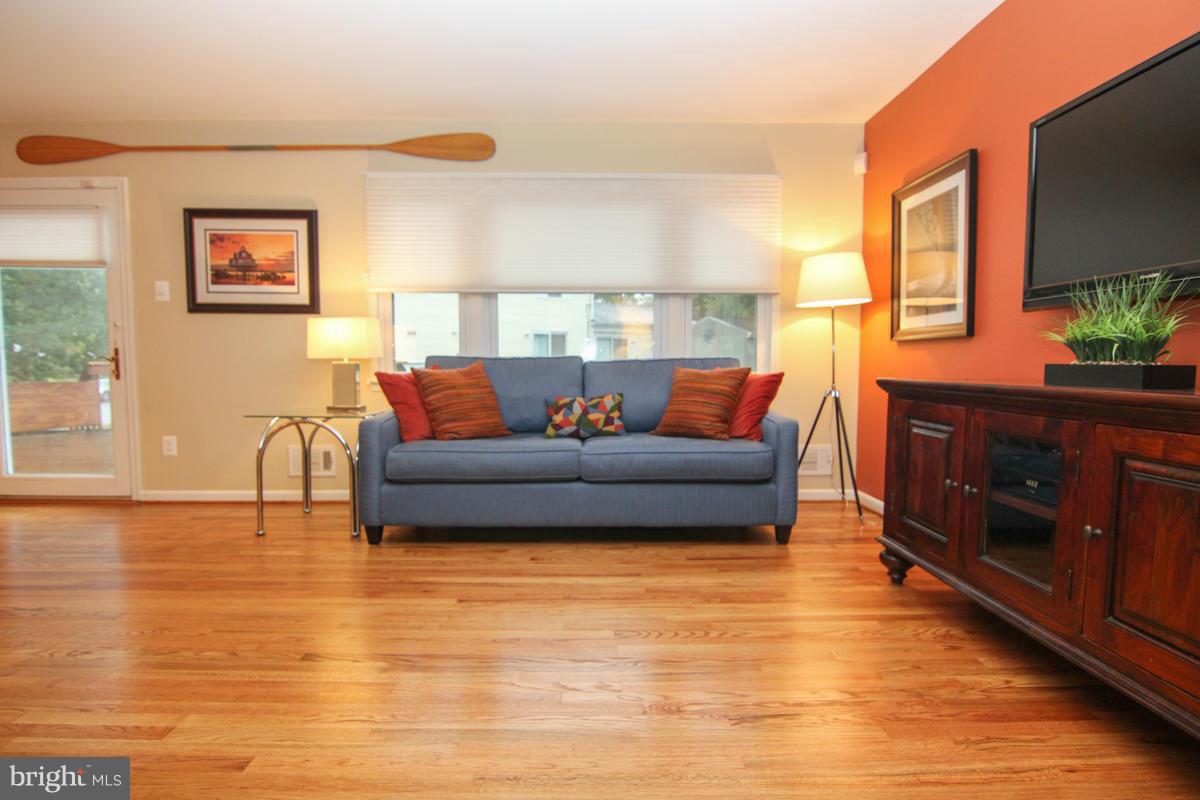 94 Stauffer Road Severna Park, MD 21146 - Photo 2 of 30 Living Room
