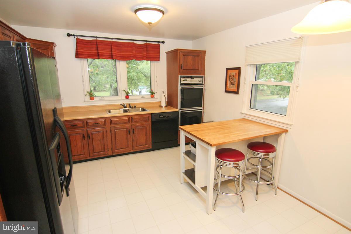 94 Stauffer Road Severna Park, MD 21146 - Photo 7 of 30 Kitchen