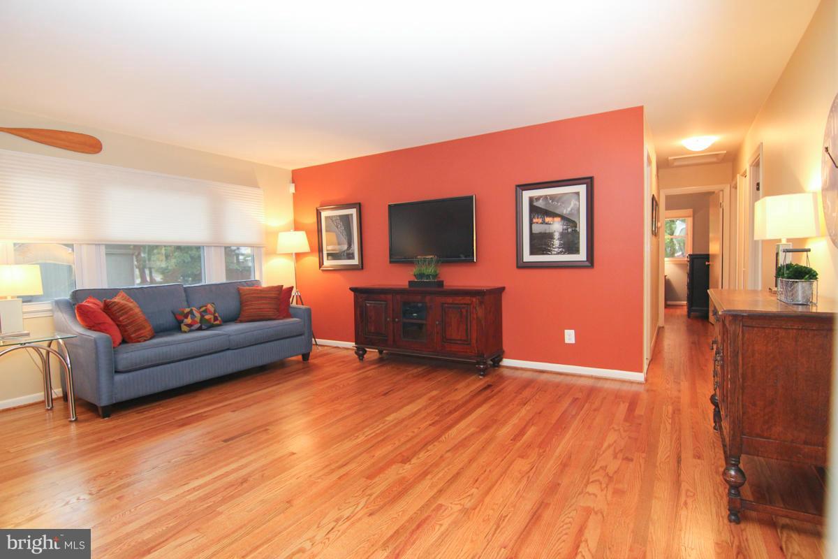 94 Stauffer Road Severna Park, MD 21146 - Photo 8 of 30 Living Room