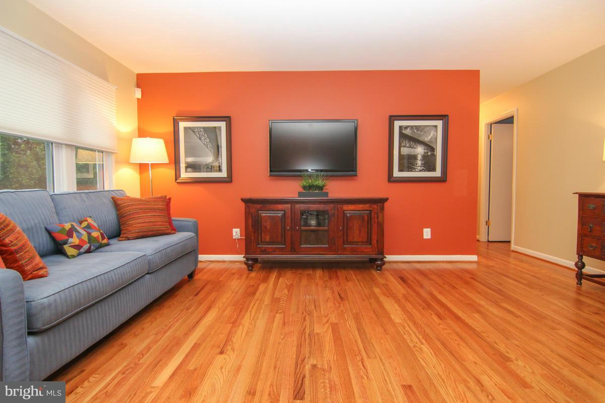 94 Stauffer Road Severna Park, MD 21146 - Photo 9 of 30 Living Room