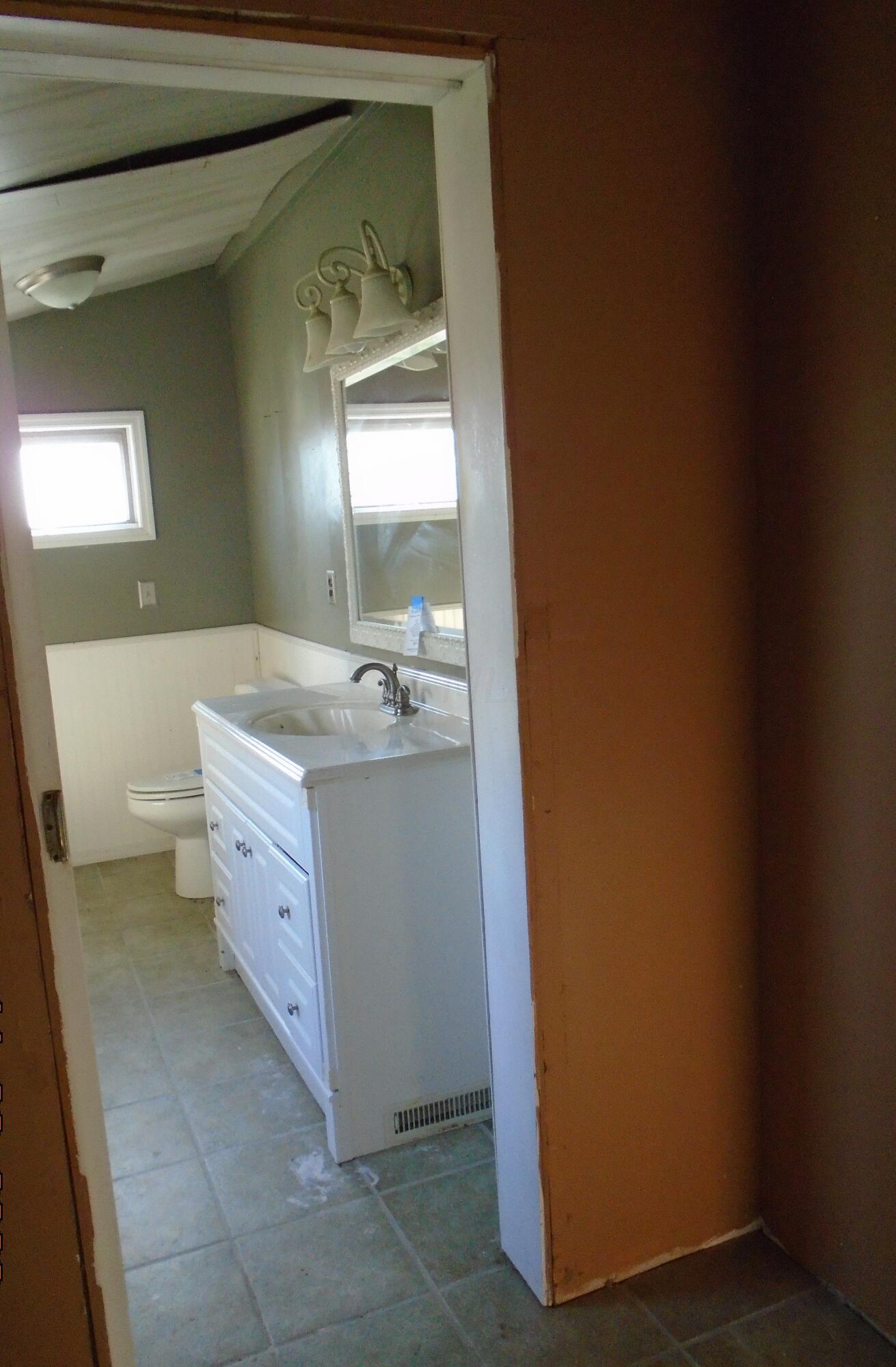 4677 Bixby Road Groveport, OH 43125 - Photo 17 of 22 MLS 2nd floor full bathroom