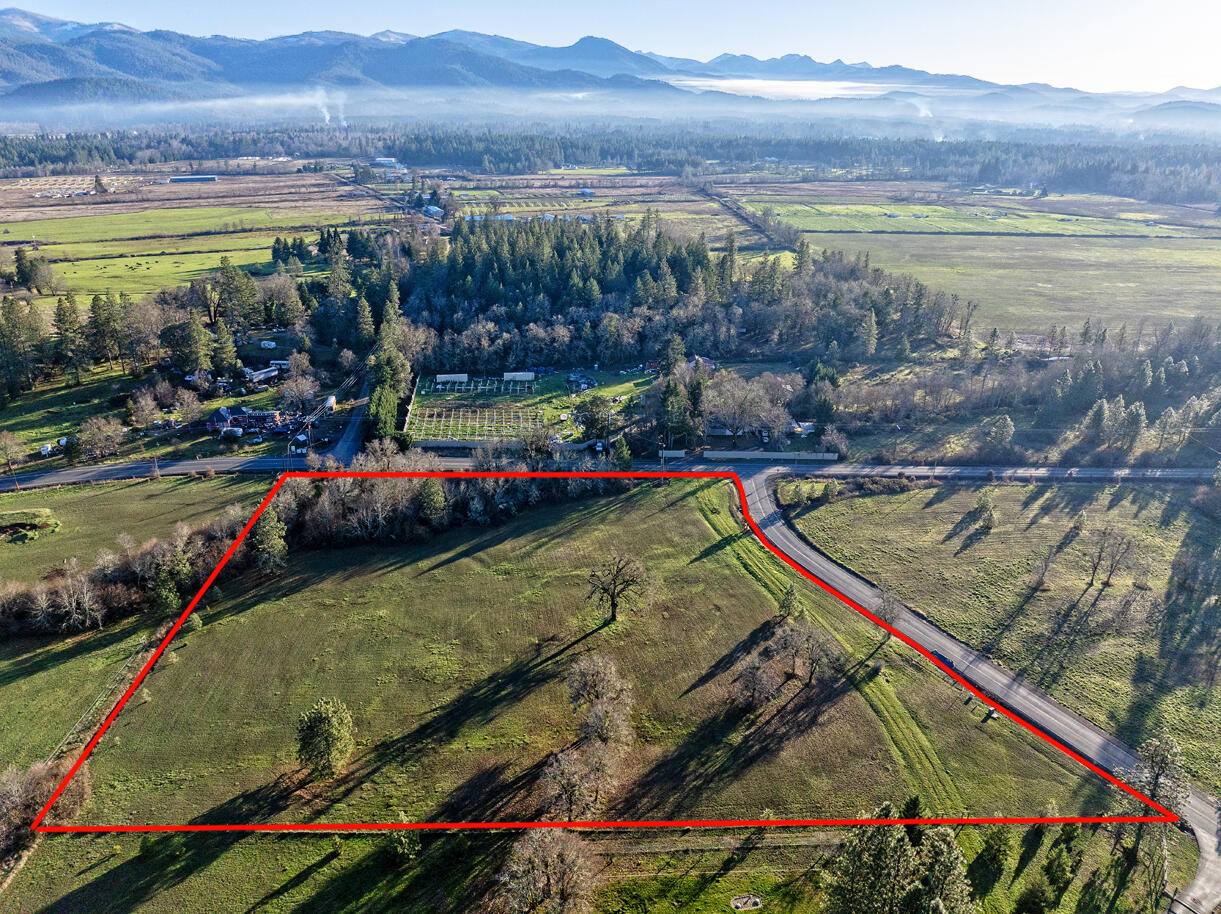 161 Sparky Way Cave Junction, OR 97523 - Photo 3 of 14 DJI_20251230153123_0074_D copy