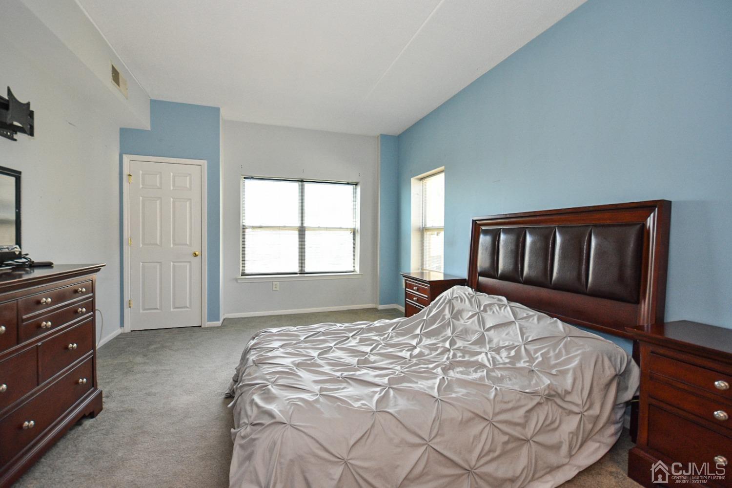 358 Rector Street, Unit 508 Perth Amboy, NJ 08861 - Photo 10 of 30 a bedroom with a bed and a window