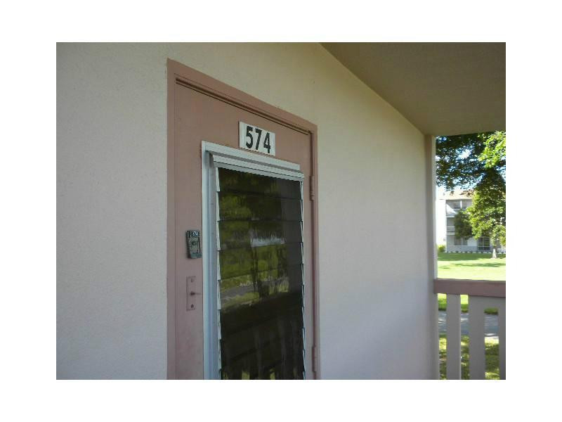 574 Mansfield M, Unit 574 Boca Raton, FL 33434 - Photo 2 of 14 Exterior Front