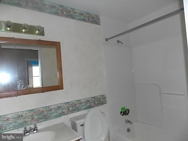 1435 Pinch Valley Road Westminster, MD 21158 - Photo 12 of 20 Bath