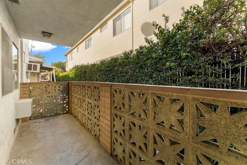 1527 Princeton Street, Unit 2 Santa Monica, CA 90404 - Photo 9 of 11 a view of a street with a street