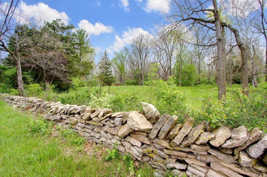 2820 Lane Road Columbus, OH 43220 - Photo 2 of 6