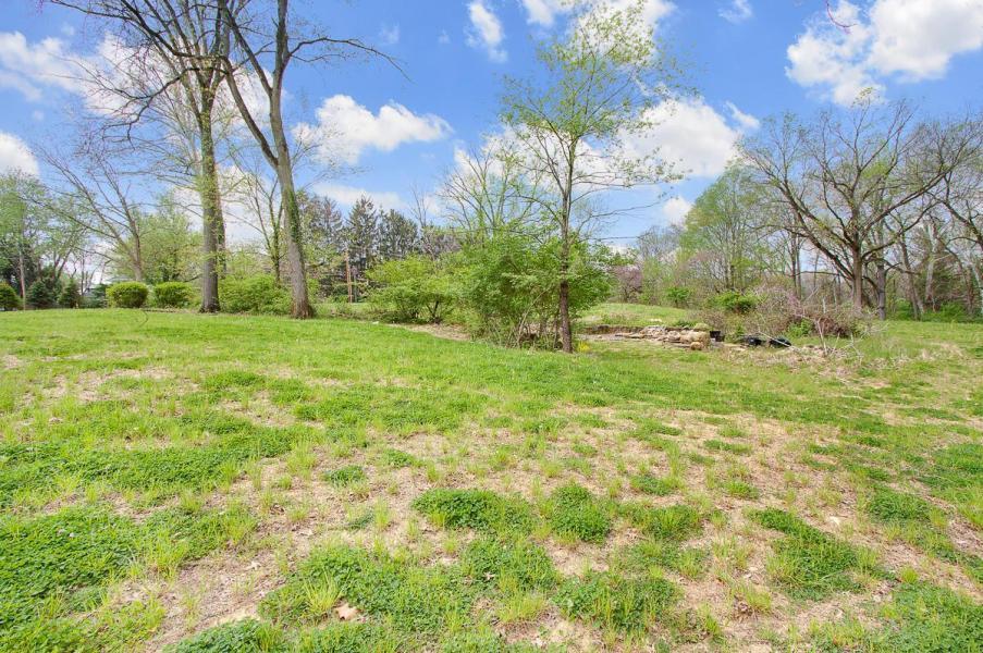 2820 Lane Road Columbus, OH 43220 - Photo 3 of 6