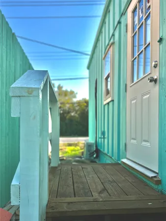 $1,600 | 927 27th Street, Dickinson, TX 77539