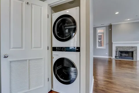 $575,000 | 819 Foster Street, Unit 3N, Evanston, IL 60201