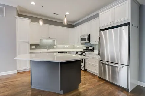 $575,000 | 819 Foster Street, Unit 3N, Evanston, IL 60201