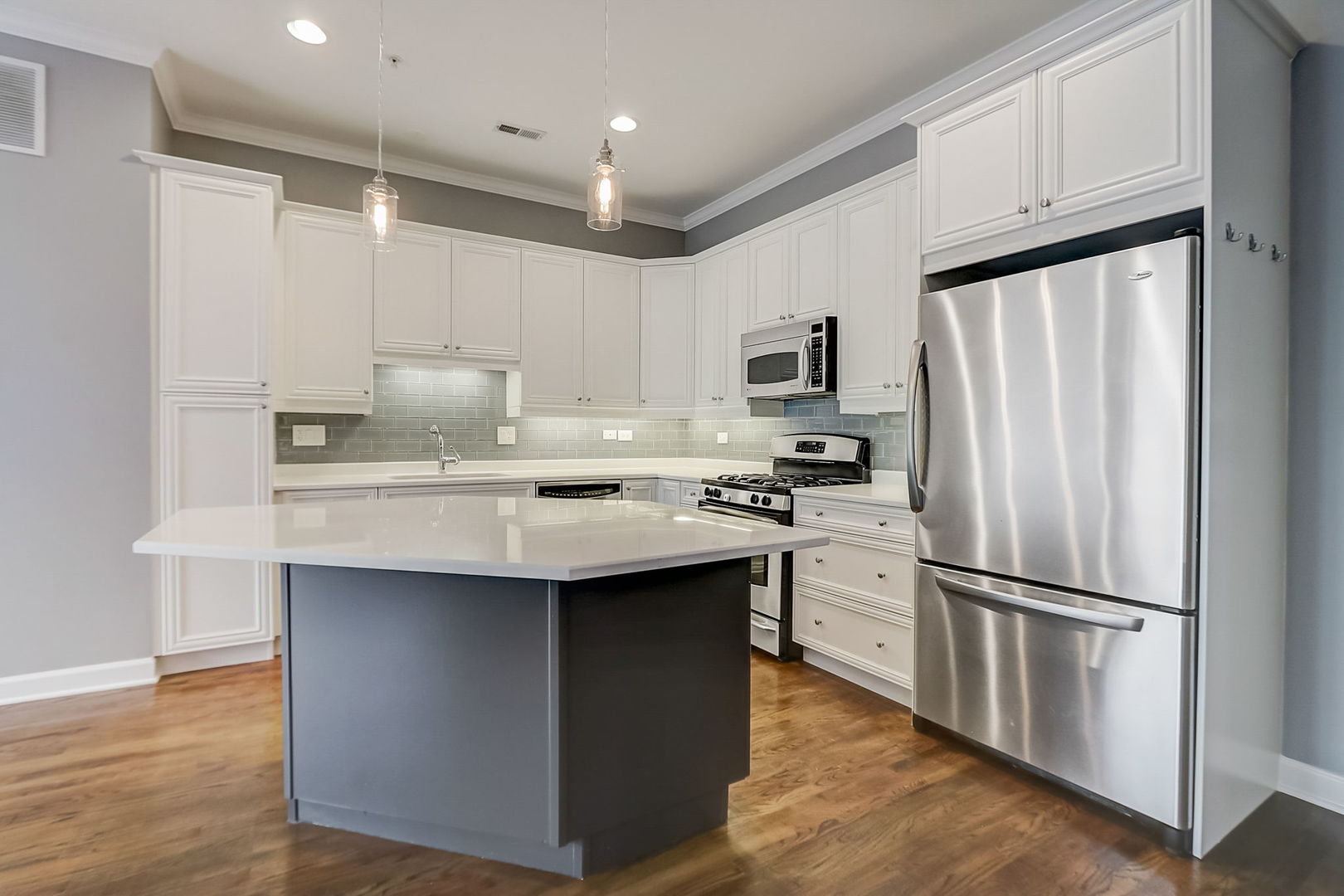 819 Foster Street, Unit 3N Evanston, IL 60201 - Photo 5 of 15