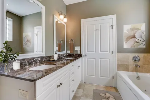 $575,000 | 819 Foster Street, Unit 3N, Evanston, IL 60201