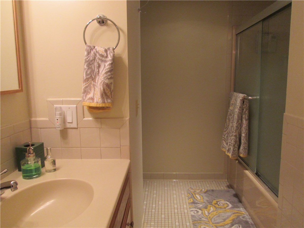 39 Rockridge Road Lincoln, RI 02865 - Photo 23 of 30 LOWER LEVEL BATH