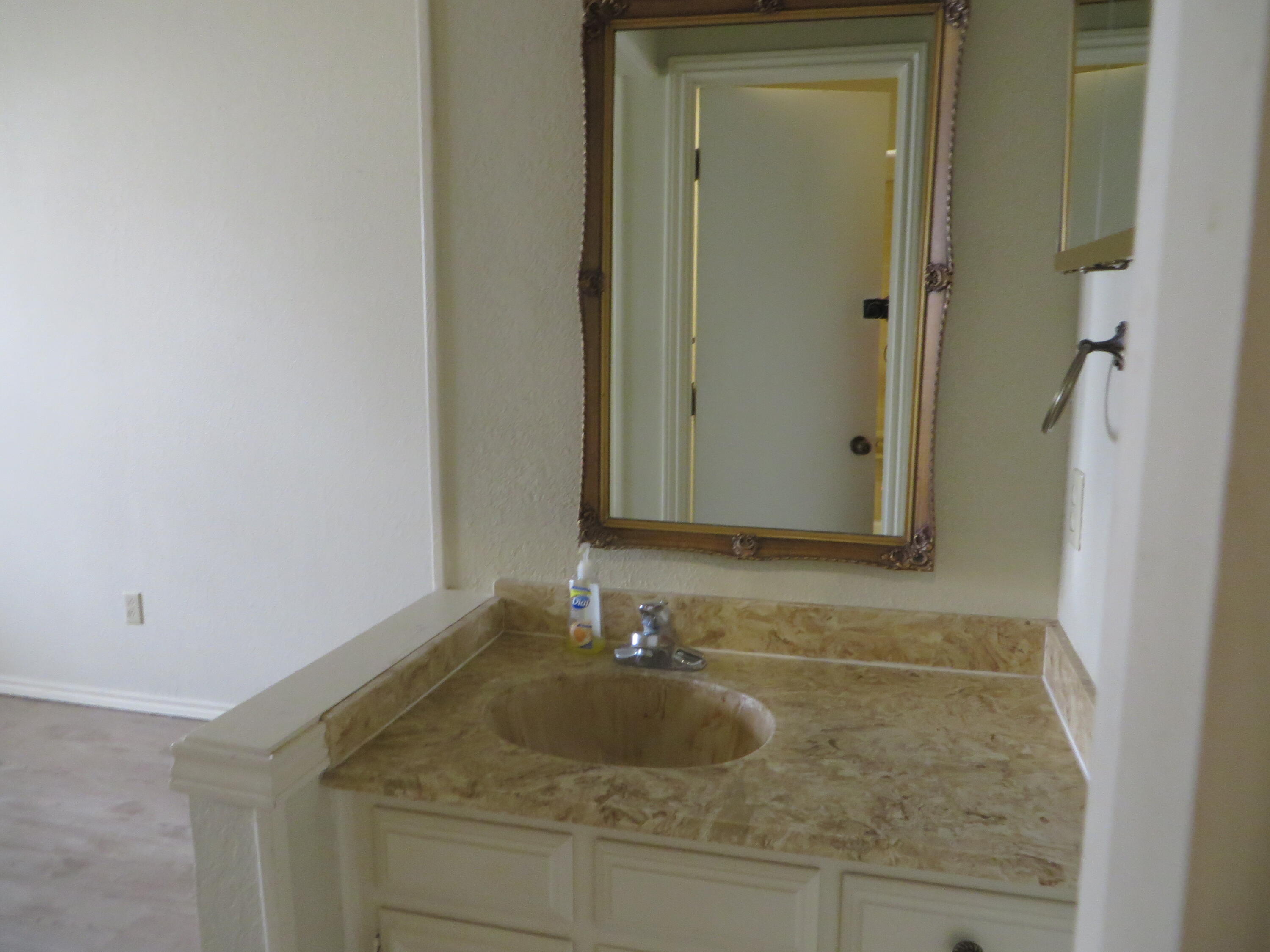 5703 38th Street Lubbock, TX 79407 - Photo 22 of 35 5703038TH 055
