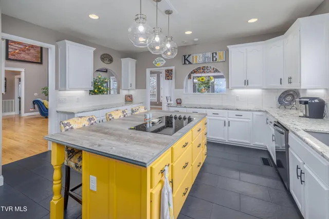 $894,900 | 2011 Mars Hill Road, Talbott, TN 37877