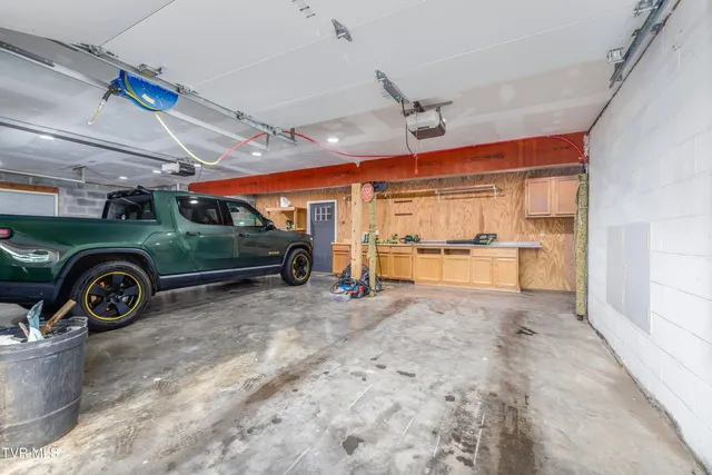 $894,900 | 2011 Mars Hill Road, Talbott, TN 37877