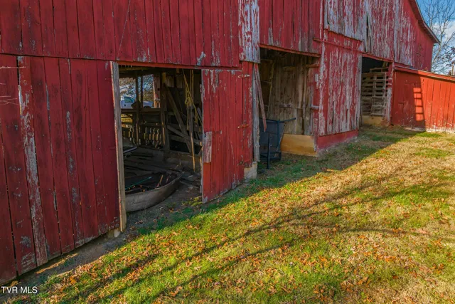 $894,900 | 2011 Mars Hill Road, Talbott, TN 37877