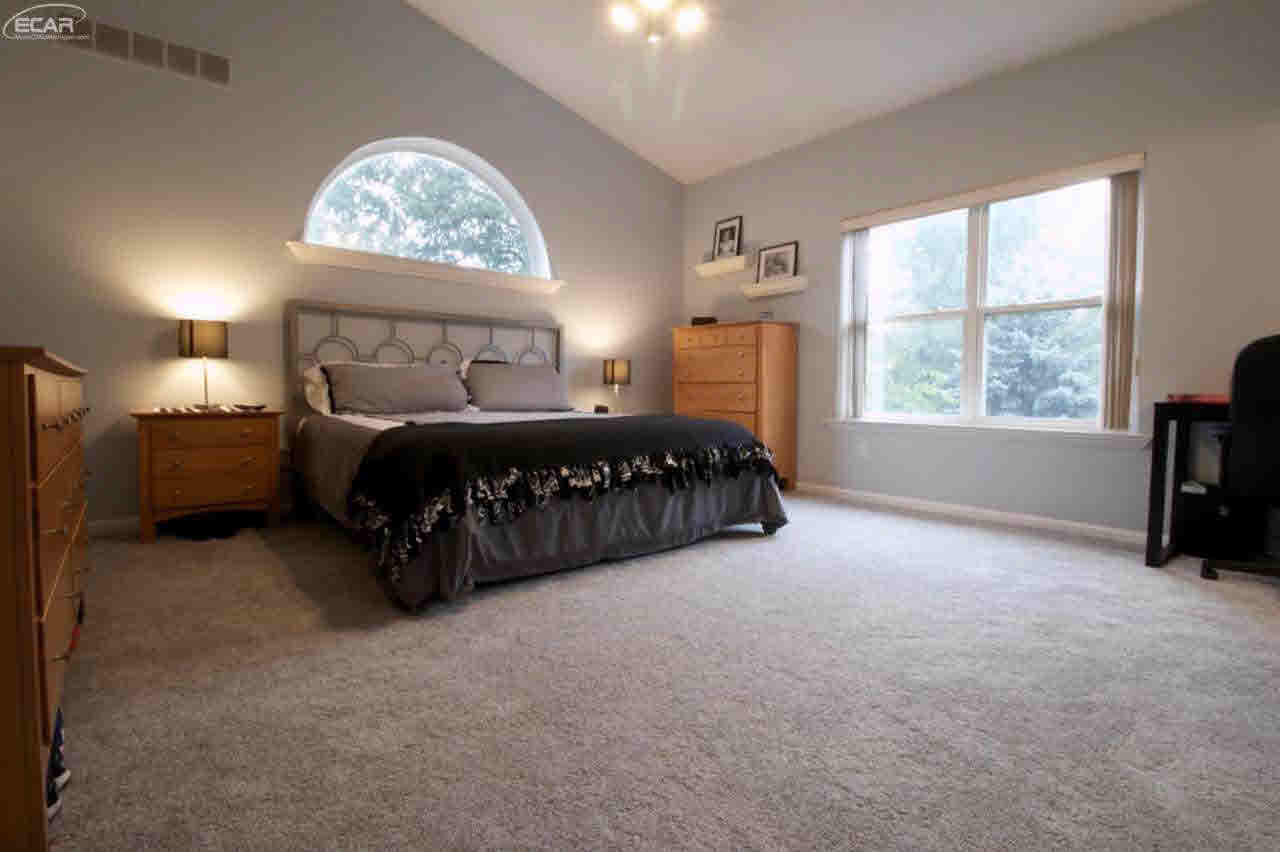 5220 Lobdell Road Fenton, MI 48430 - Photo 18 of 44 21222028-17.JPG
