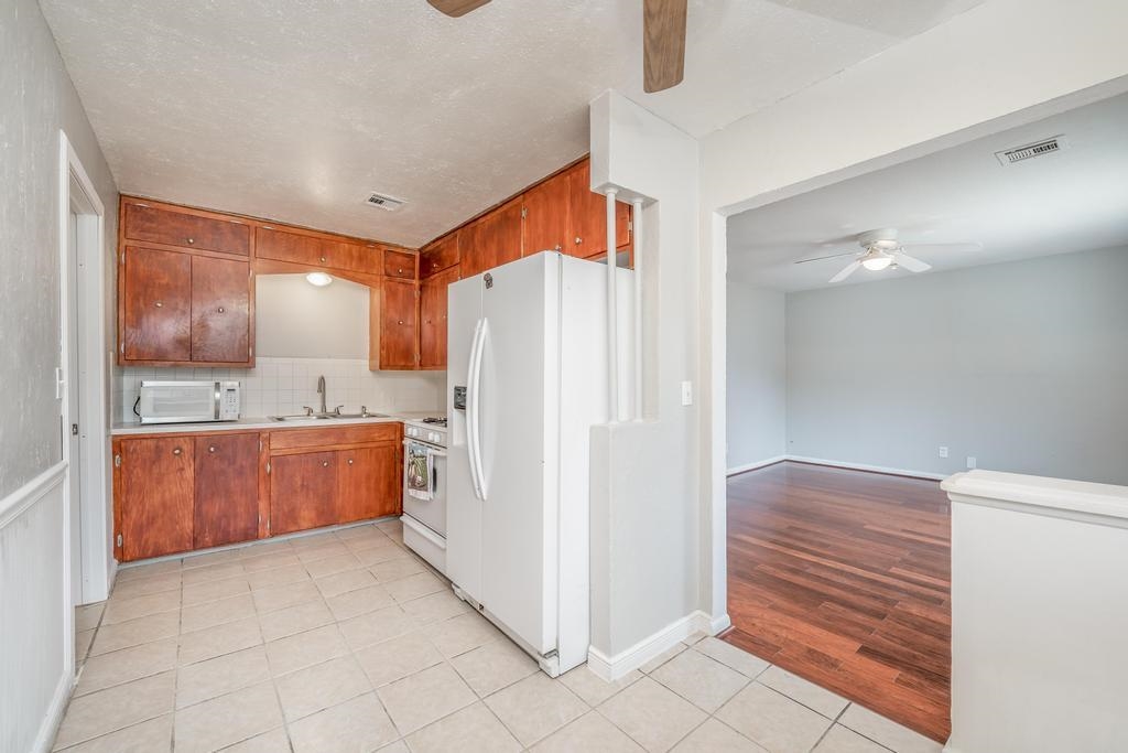 2404 West Rita Street Wichita, KS 67213 - Photo 11 of 36