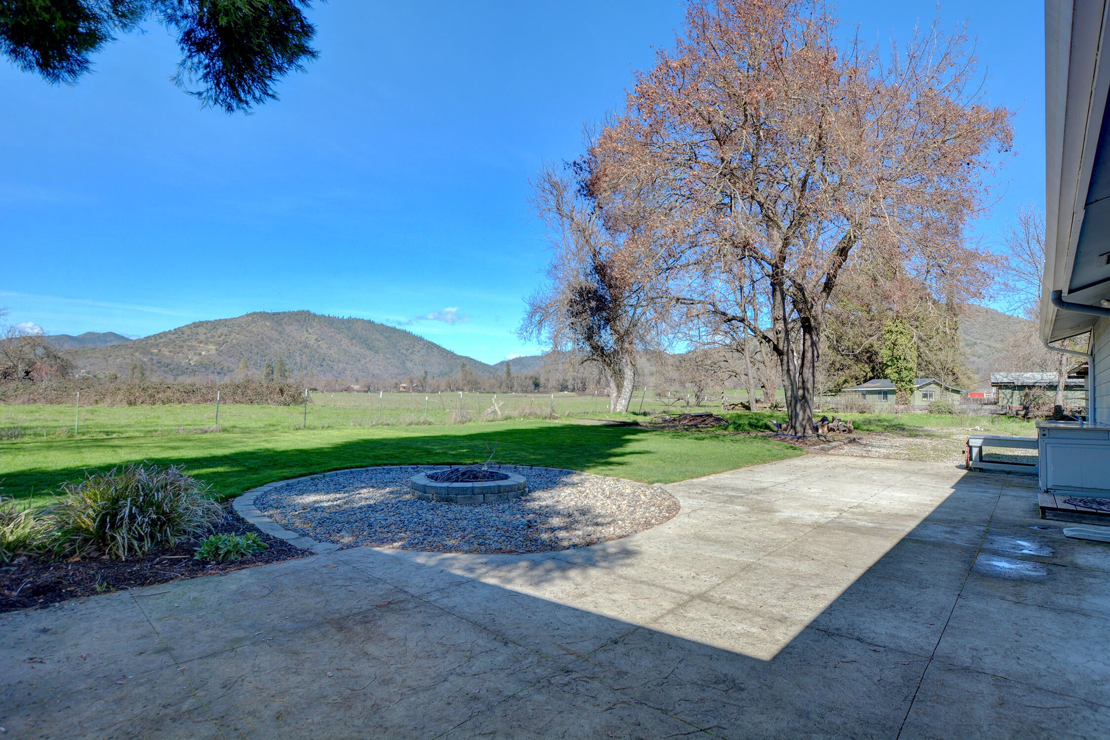 7441 Maple Lane Central Point, OR 97502 - Photo 44 of 68 44