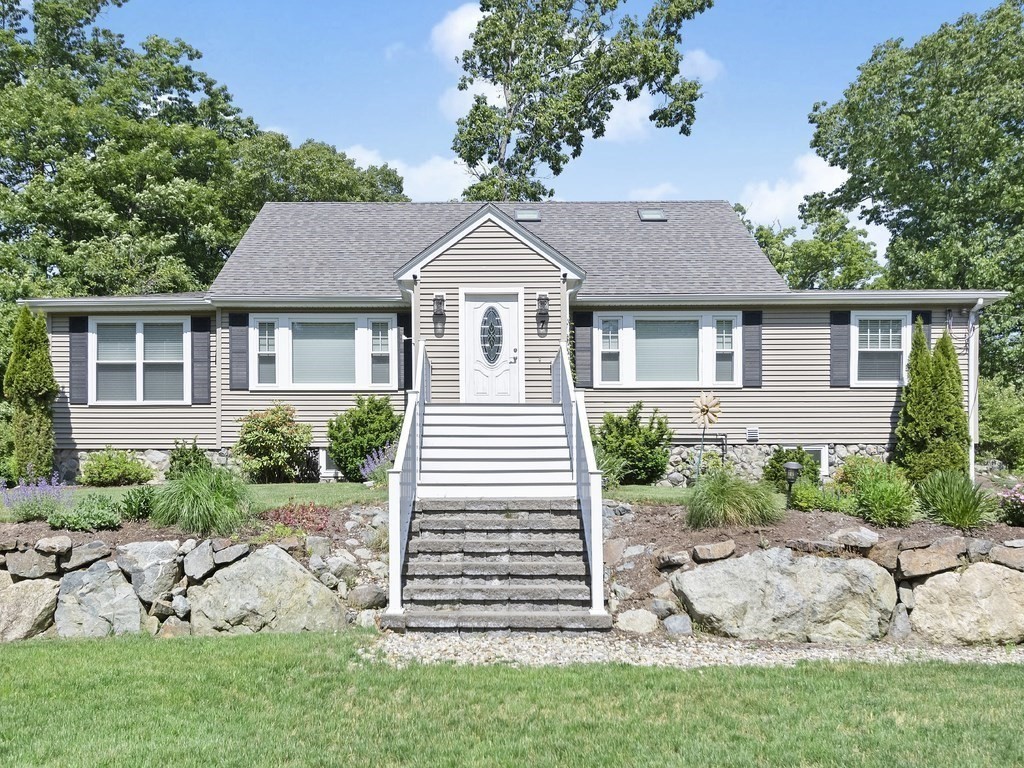 7 Christopher Road Waltham, MA 02451 - Photo 2 of 36 Gallery Image 2