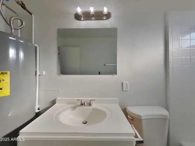 $1,829 | 13601 North 41st Street, Phoenix, AZ 85032