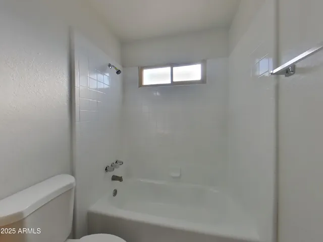 $1,829 | 13601 North 41st Street, Phoenix, AZ 85032