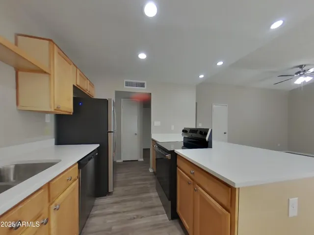 $1,829 | 13601 North 41st Street, Phoenix, AZ 85032