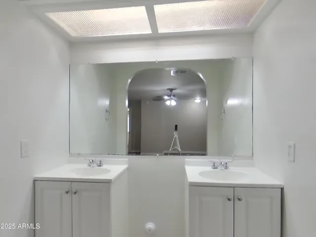 $1,829 | 13601 North 41st Street, Phoenix, AZ 85032