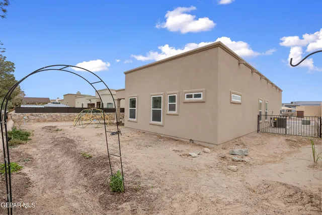 $280,000 | 5822 Willet Drive, Santa Teresa, NM 88008