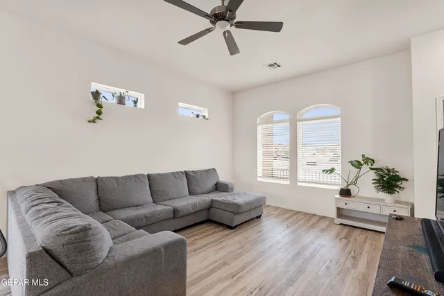 $280,000 | 5822 Willet Drive, Santa Teresa, NM 88008