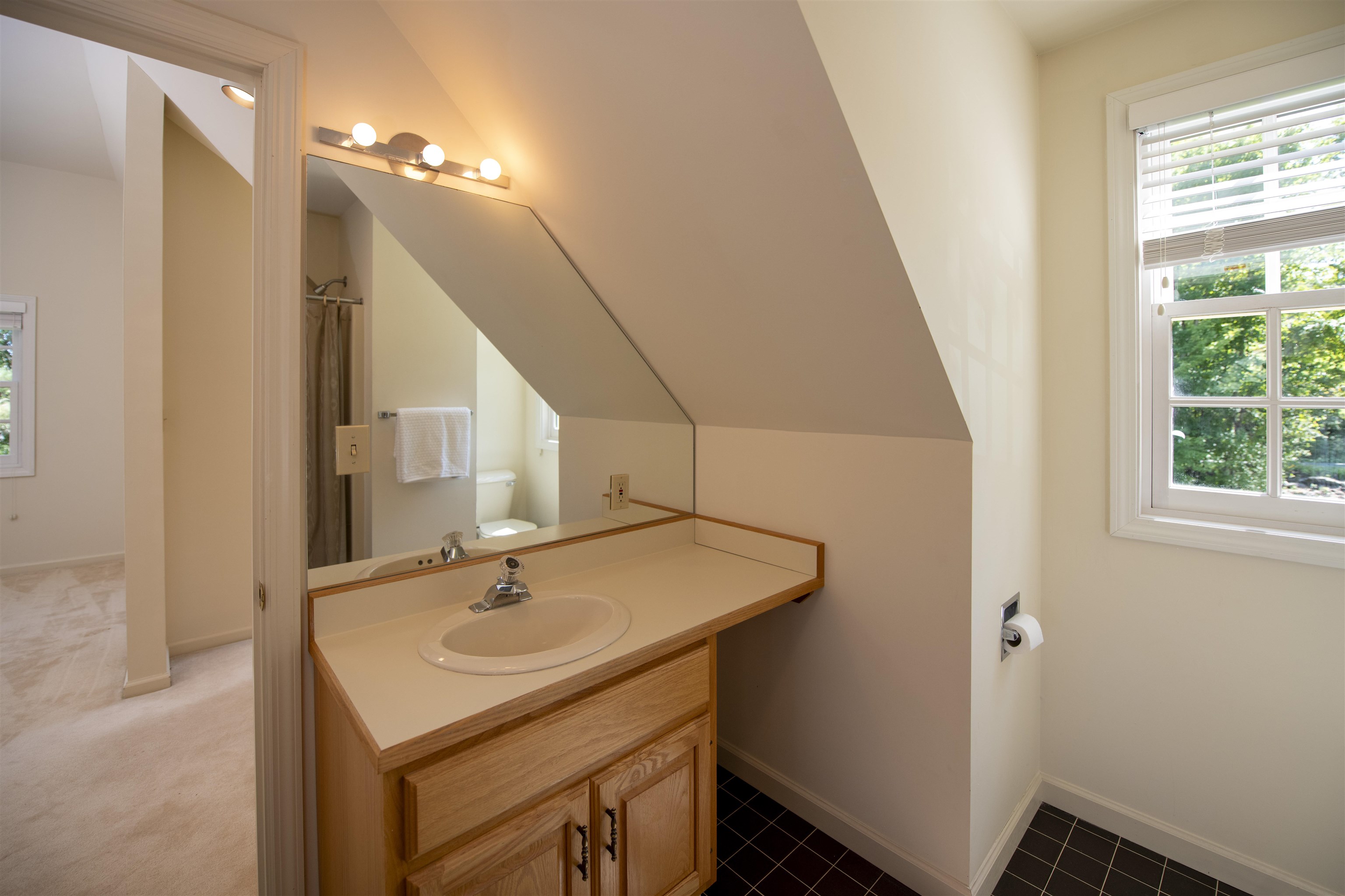 793 Hillside Road Hartford, VT 05059 - Photo 20 of 43 Gallery Image 20