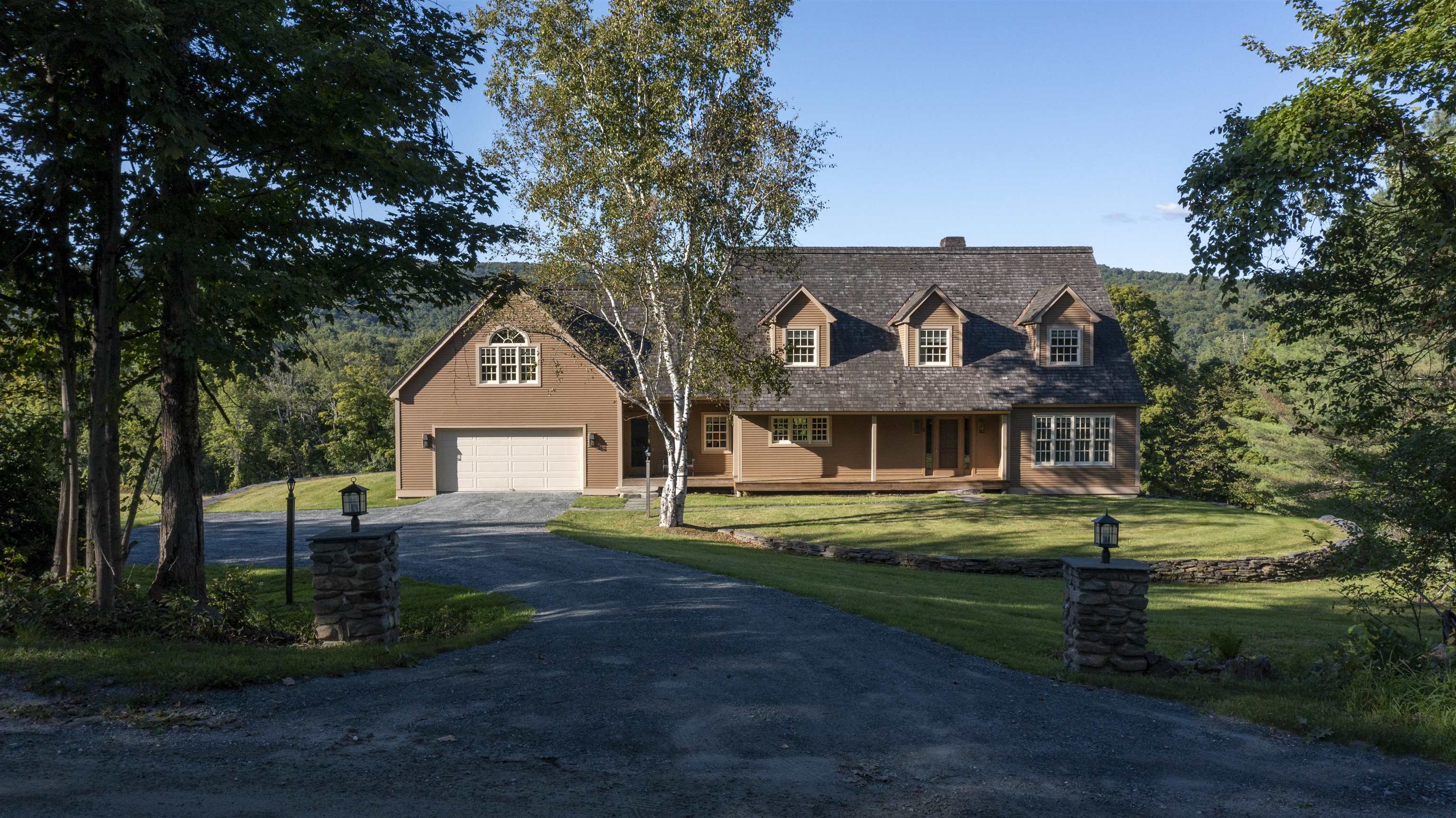 793 Hillside Road Hartford, VT 05059 - Photo 2 of 43 Gallery Image 2