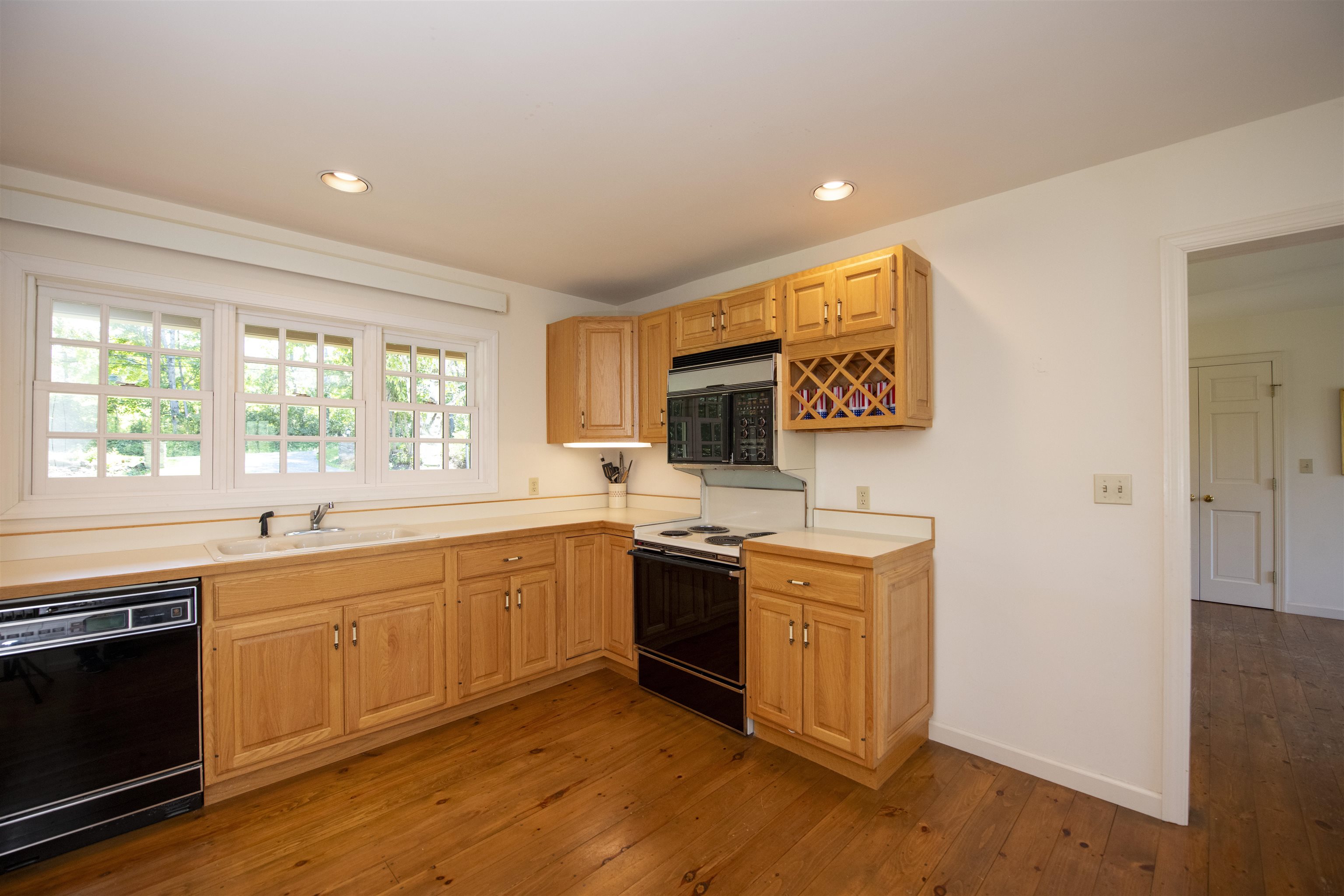 793 Hillside Road Hartford, VT 05059 - Photo 4 of 43 Gallery Image 4