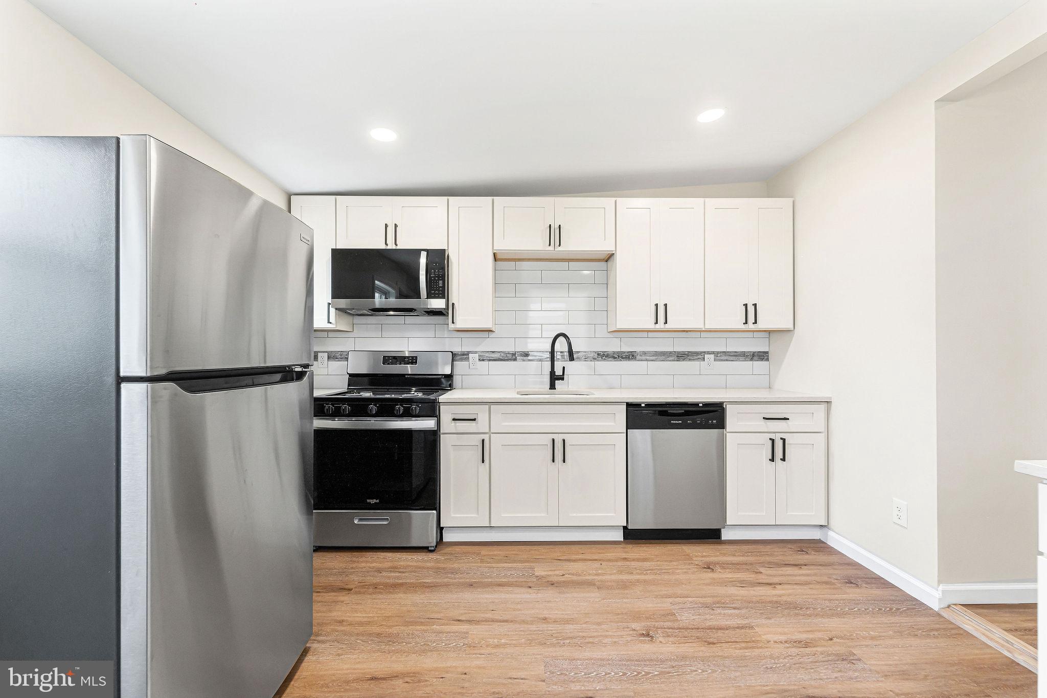 323 Morris Street Gloucester City, NJ 08030 - Photo 8 of 22