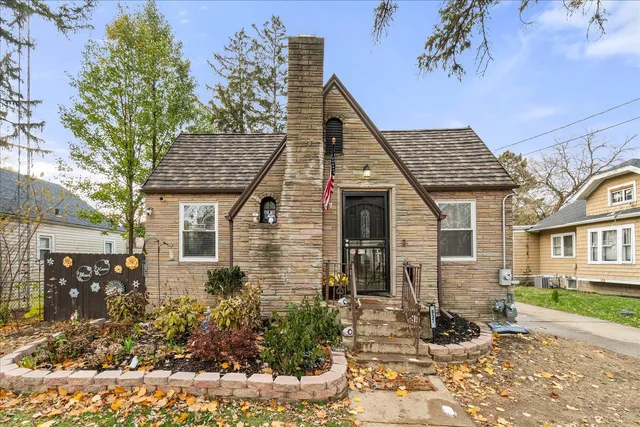 $310,100 | 937 Pearl Street, Aurora, IL 60505