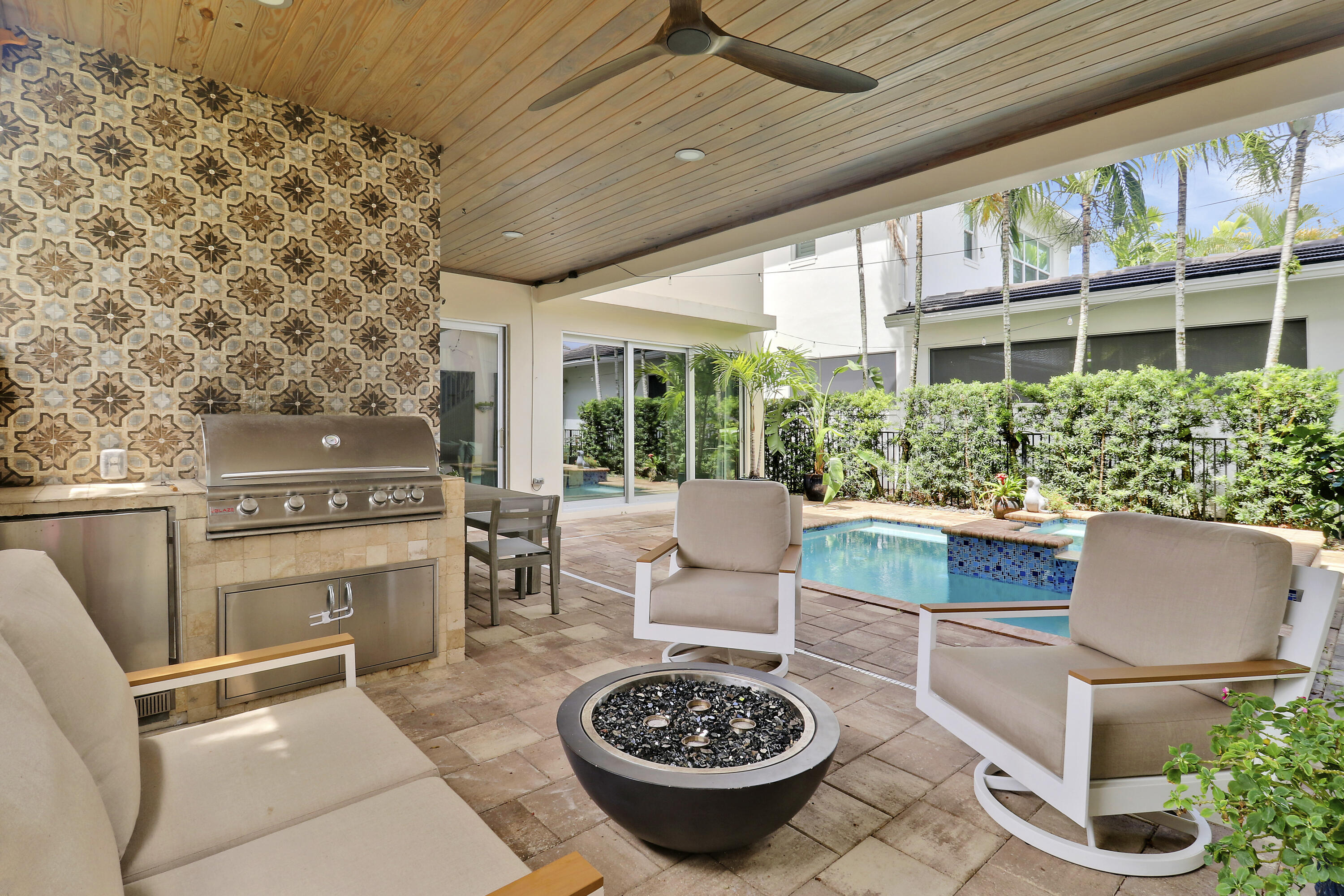 5021 Grandiflora Road Palm Beach Gardens, FL 33418 - Photo 17 of 52 23 - House