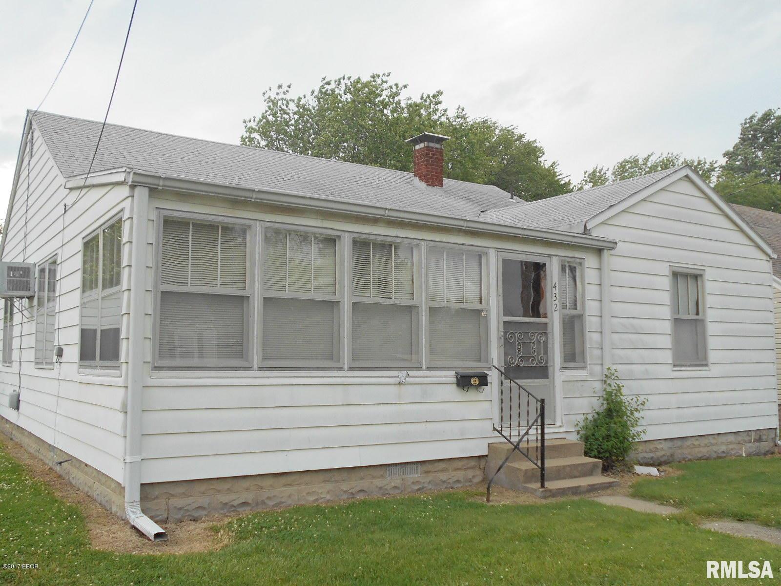 432 South Locust Street Flora, IL 62839 - Photo 1 of 34 Gallery Image 1