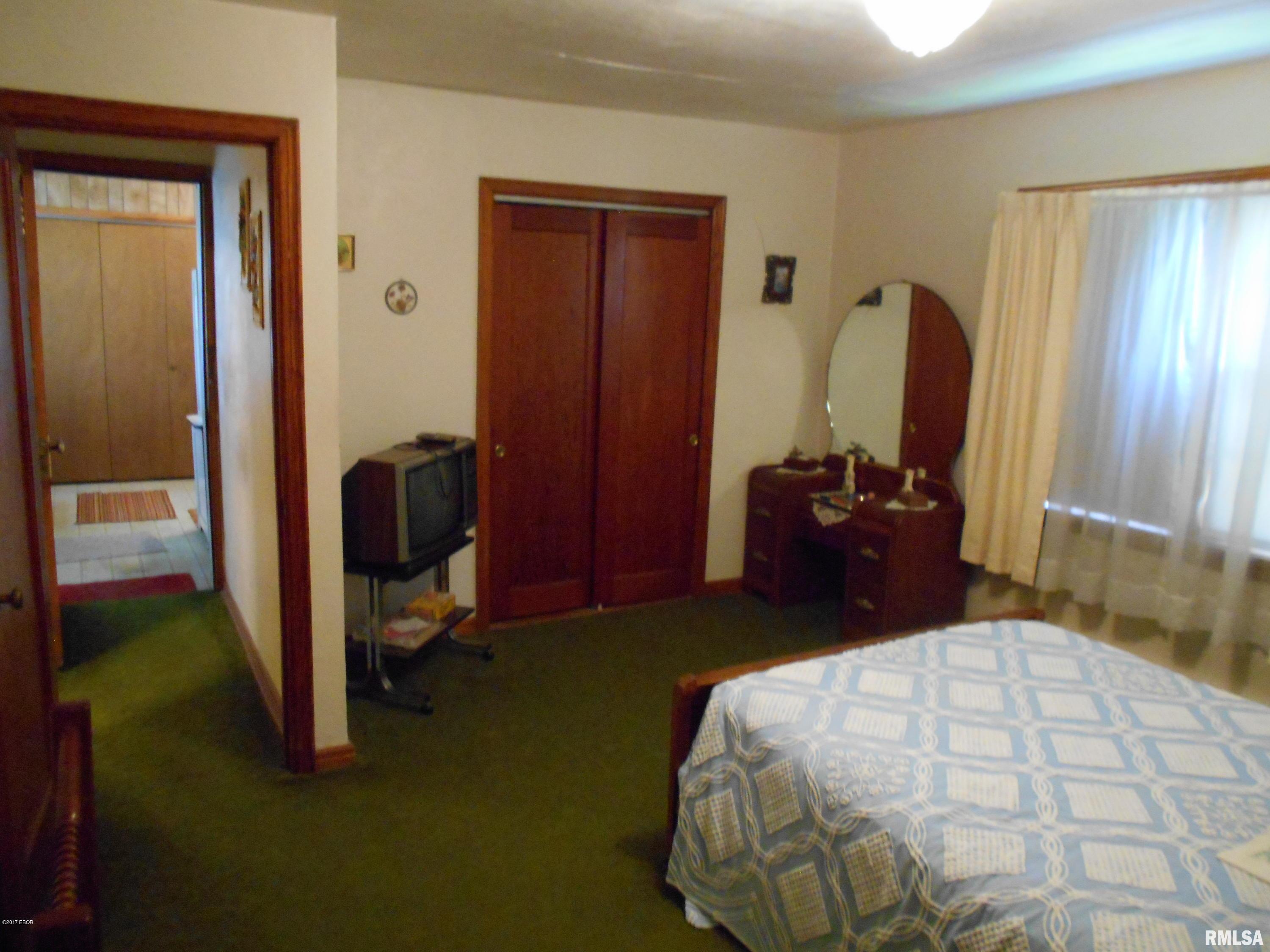 432 South Locust Street Flora, IL 62839 - Photo 19 of 34 Gallery Image 19