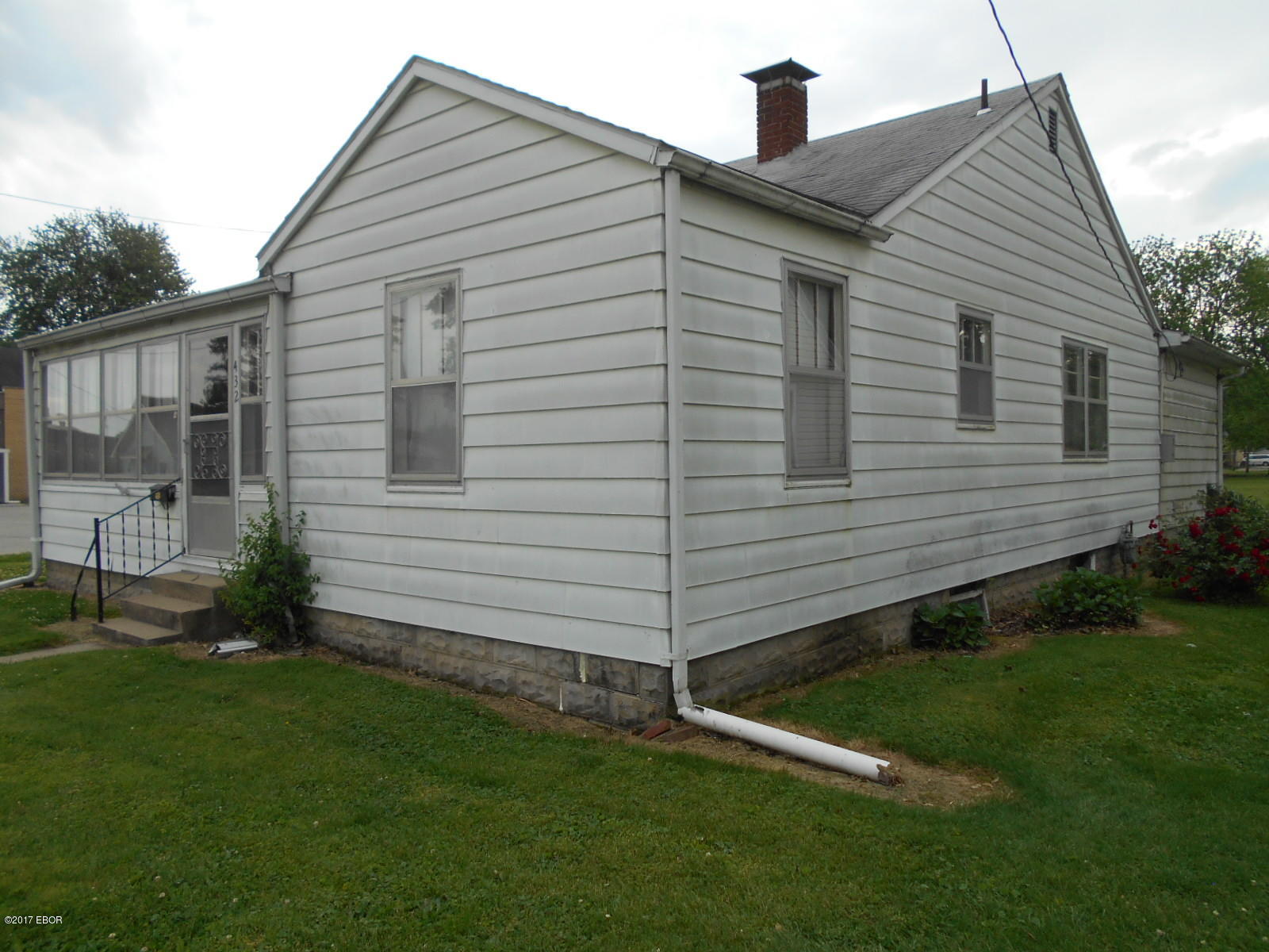 432 South Locust Street Flora, IL 62839 - Photo 3 of 34 Gallery Image 3
