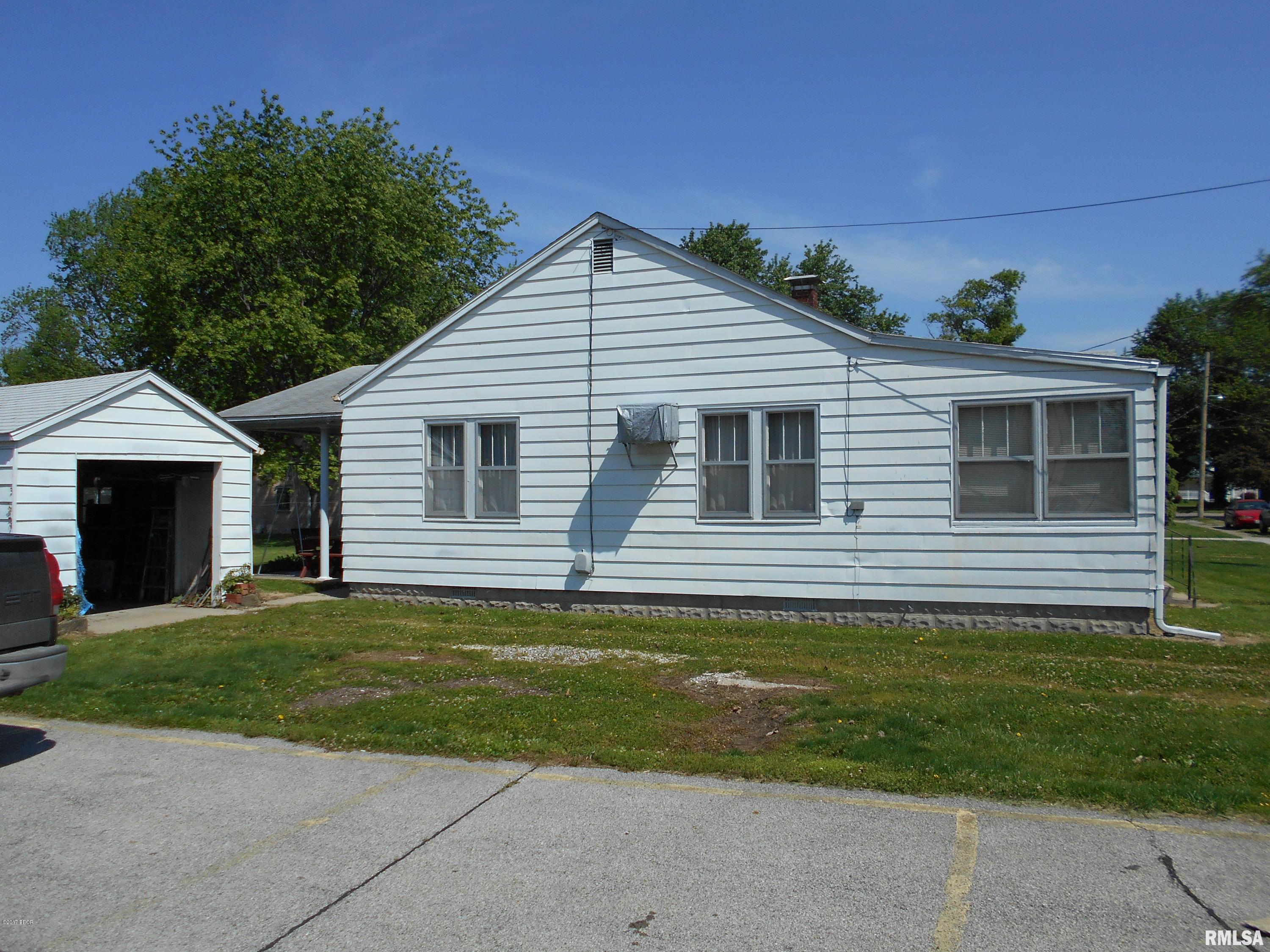 432 South Locust Street Flora, IL 62839 - Photo 6 of 34 Gallery Image 6